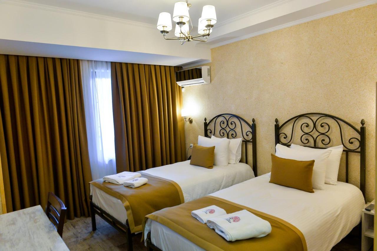 Hotel Magnolia In The City Centre Kutaisi Exteriör bild